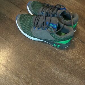 Under Armour shoes size 7 youth.